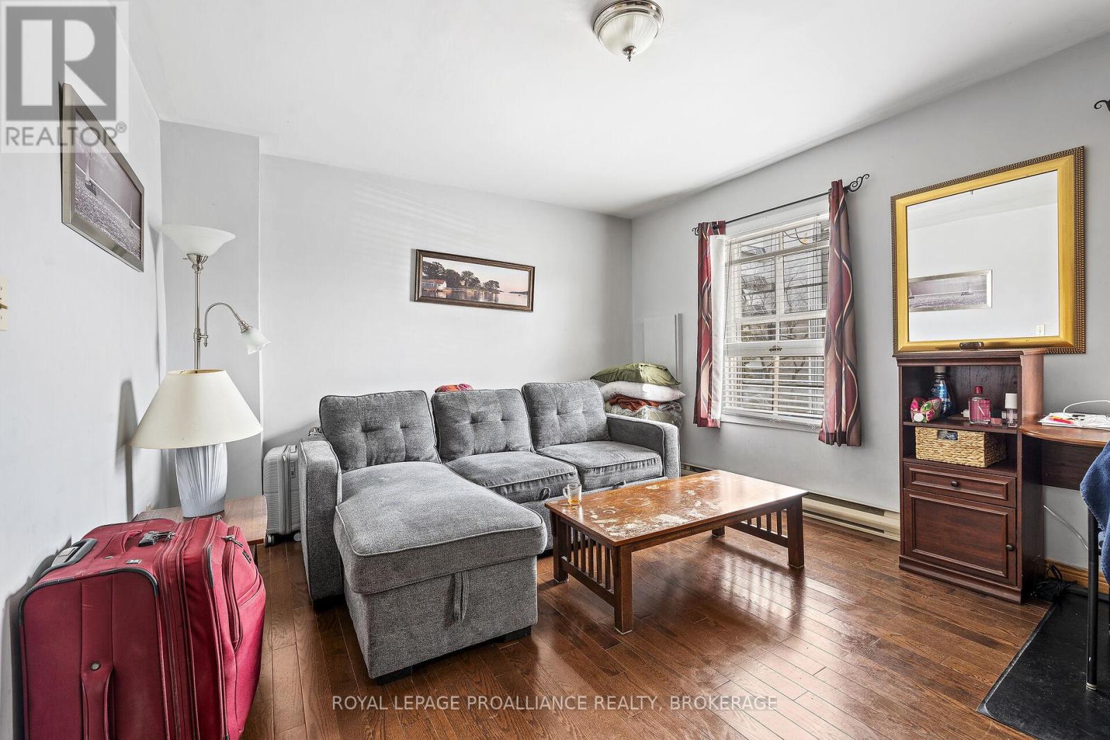 274 WELLINGTON STREET - 19