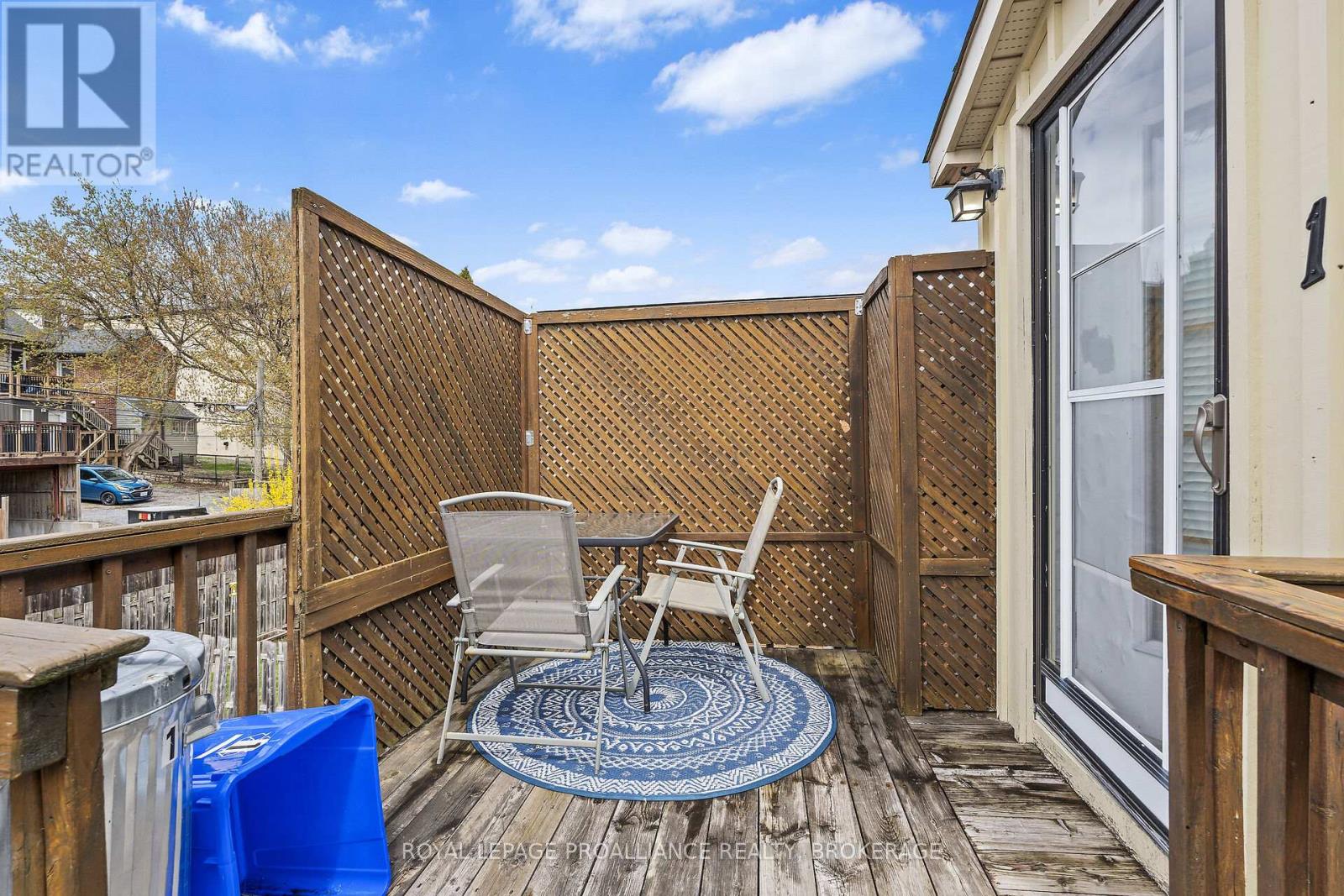 274 WELLINGTON STREET - 21