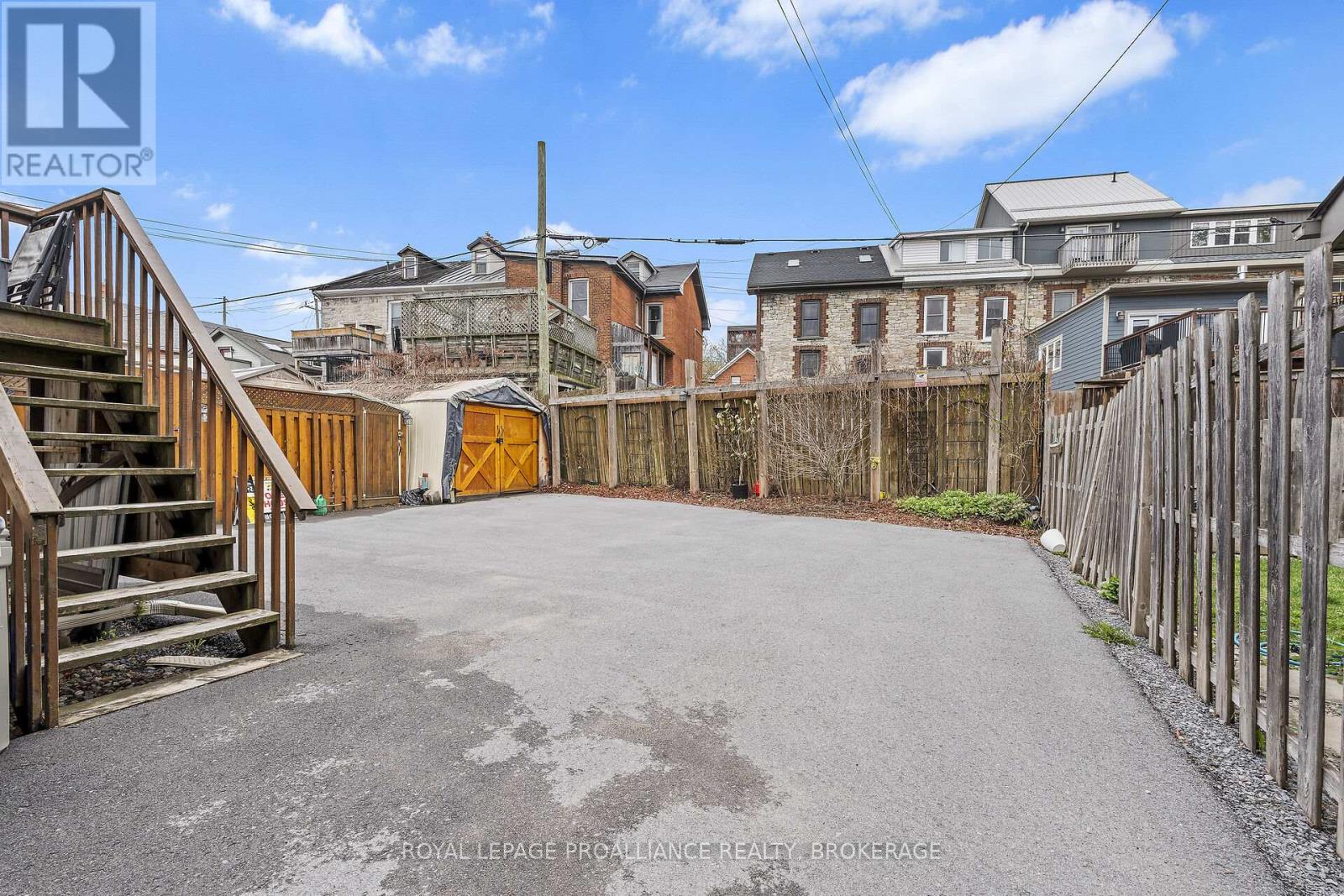 274 WELLINGTON STREET - 23
