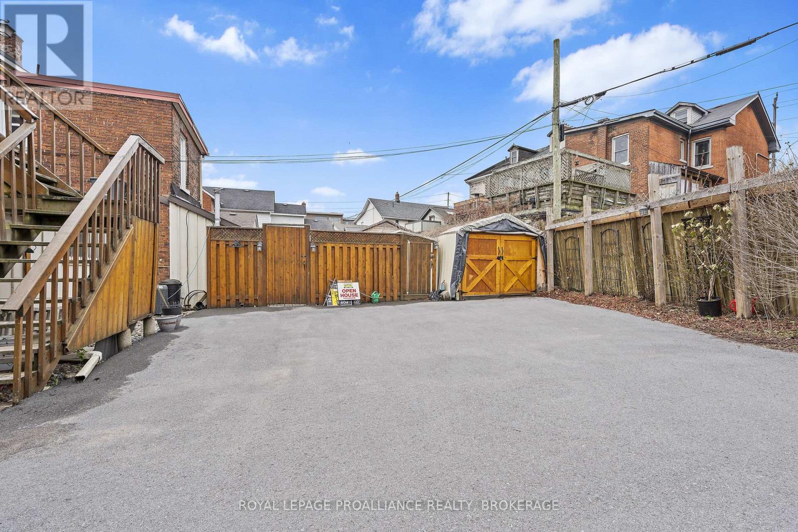 274 WELLINGTON STREET - 24