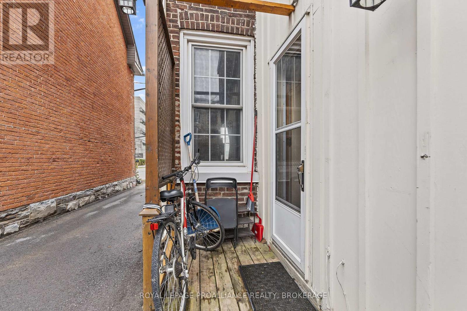 274 WELLINGTON STREET - 3