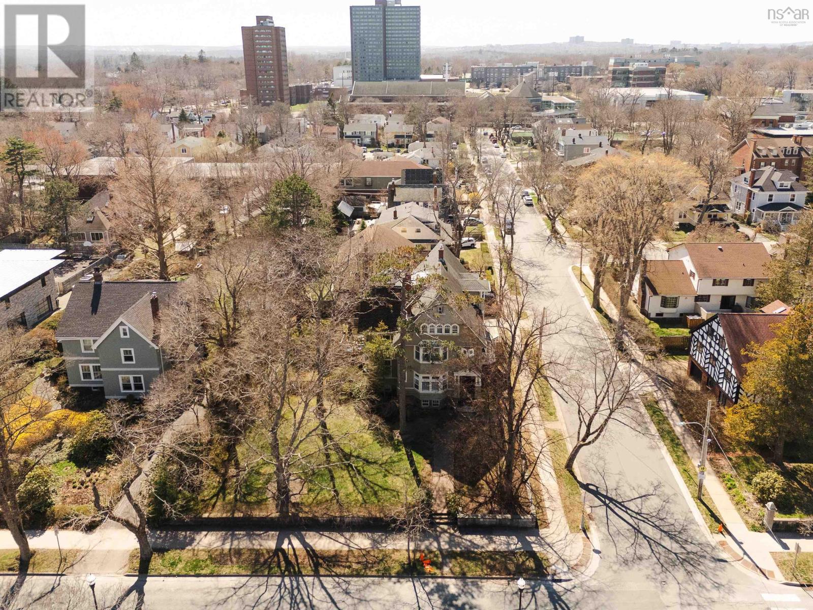870 Young Avenue - Image 3