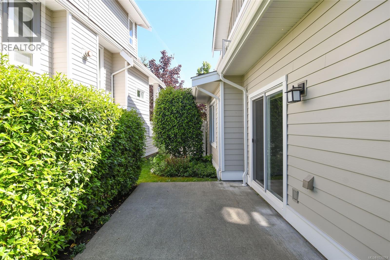 #1 700 Lancaster Way - 3