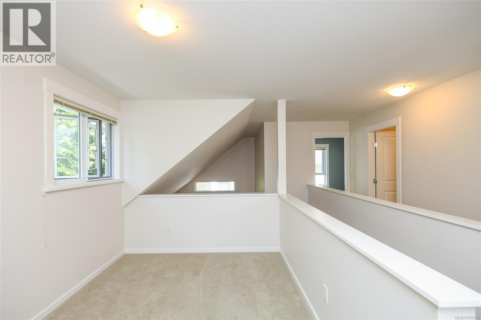 1 700 Lancaster Way, Comox