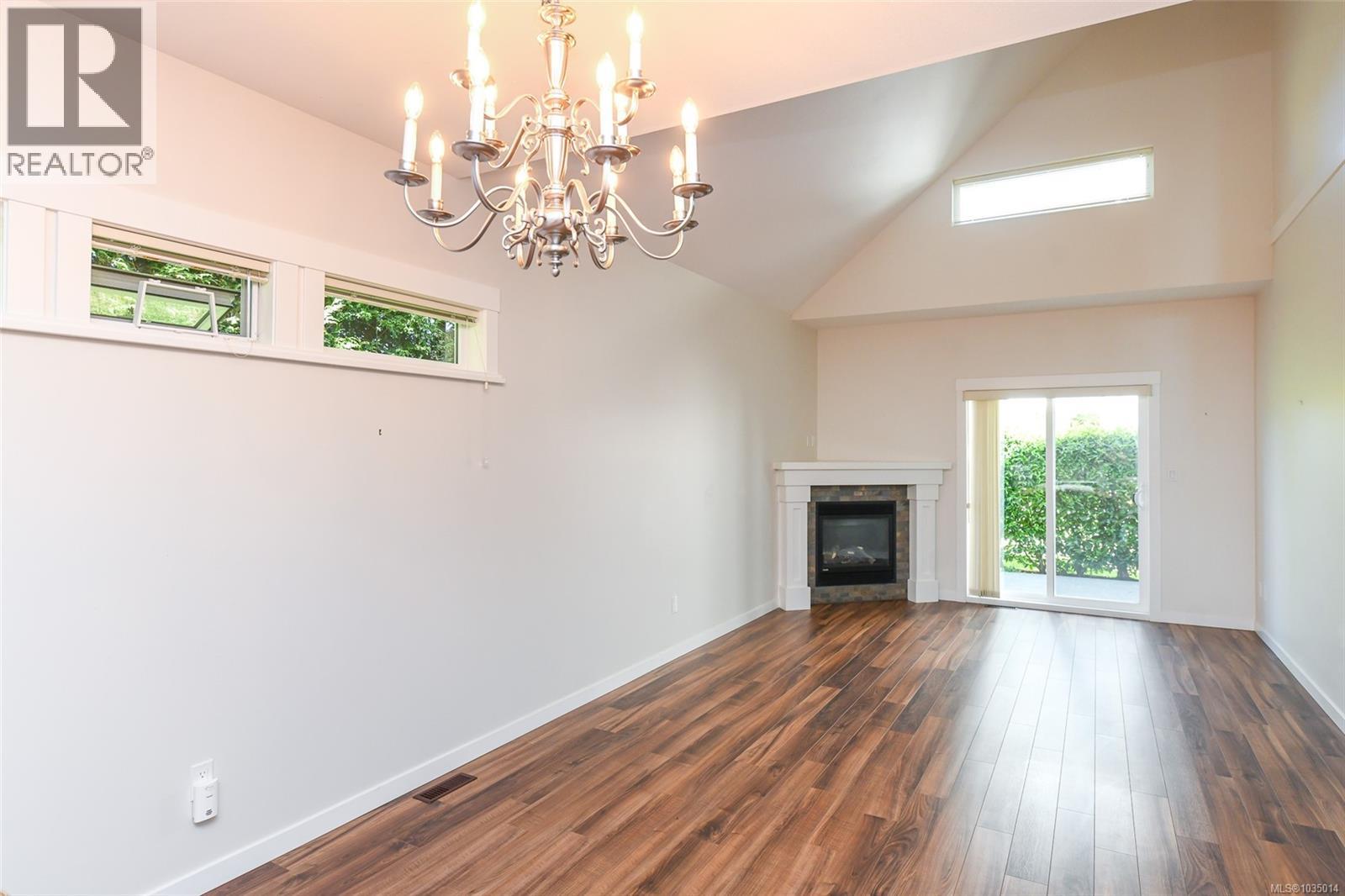 1 700 Lancaster Way, Comox