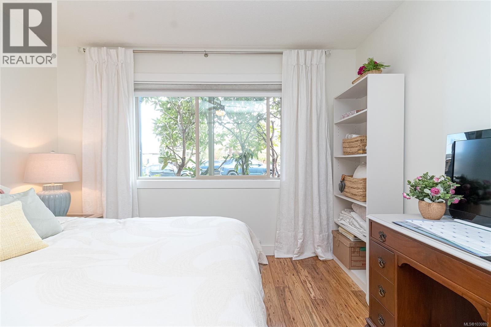 #101 2427 Amherst Ave - 17