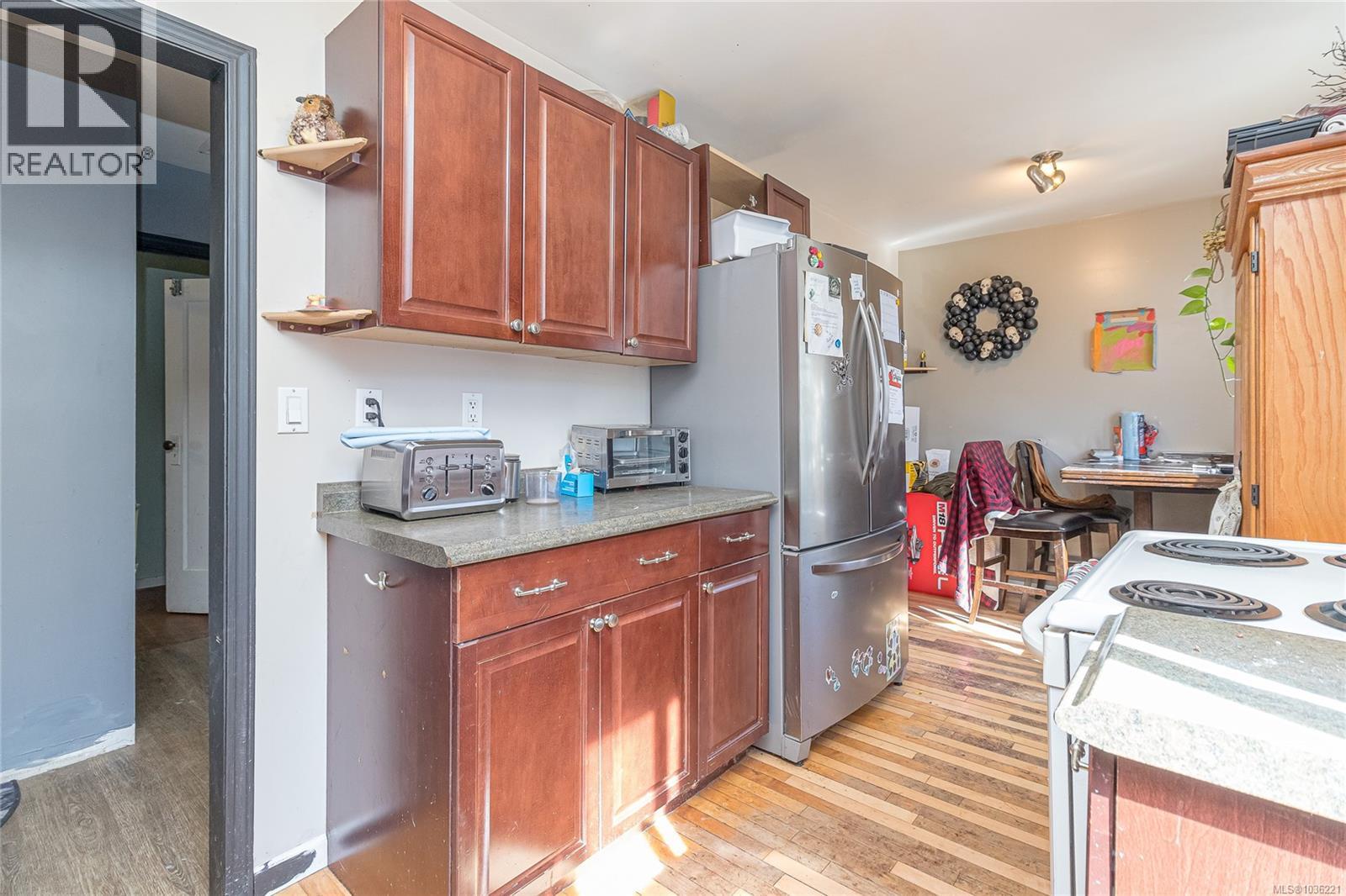 44 Arbutus St W - 16