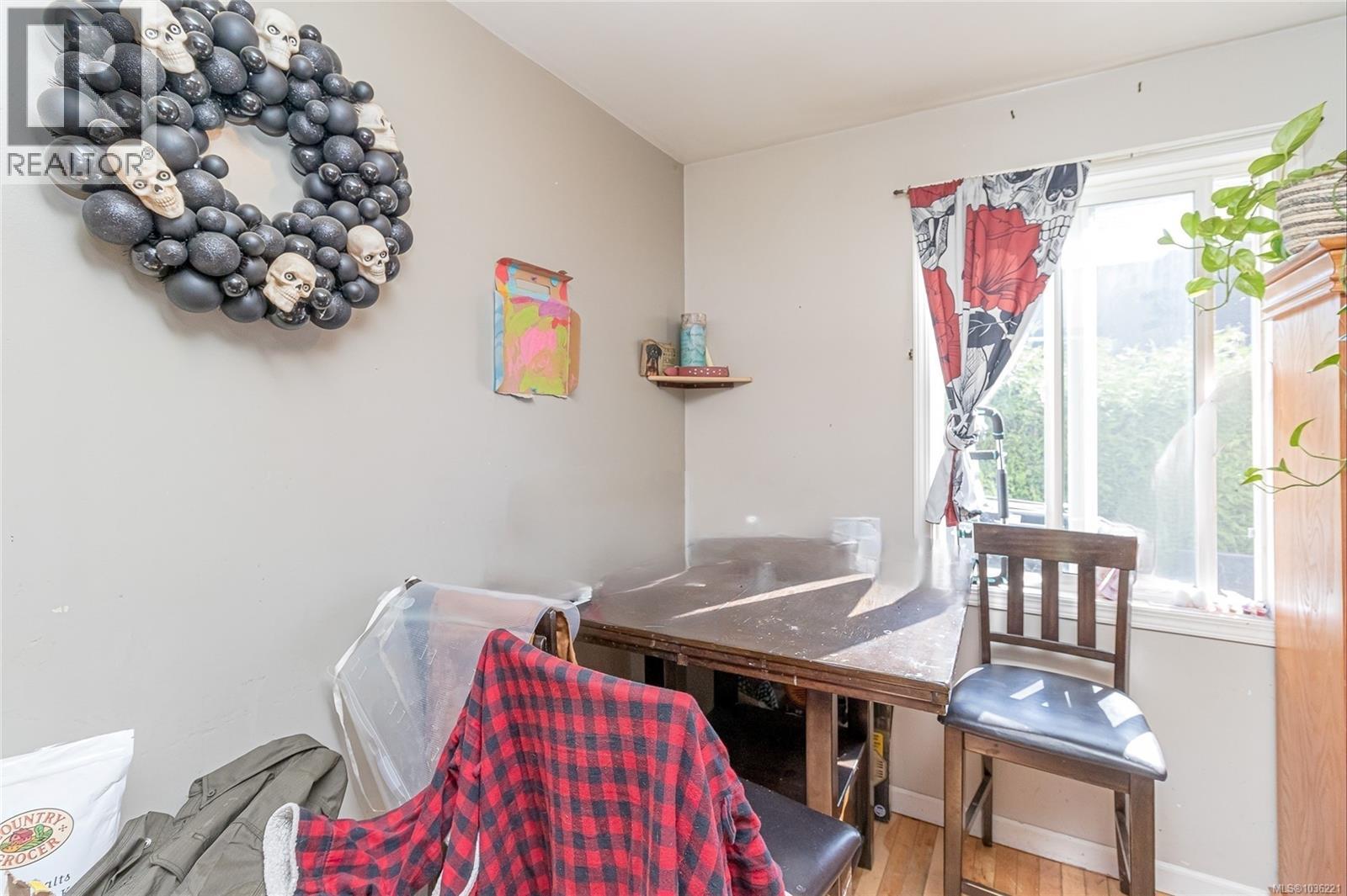 44 Arbutus St W - 18