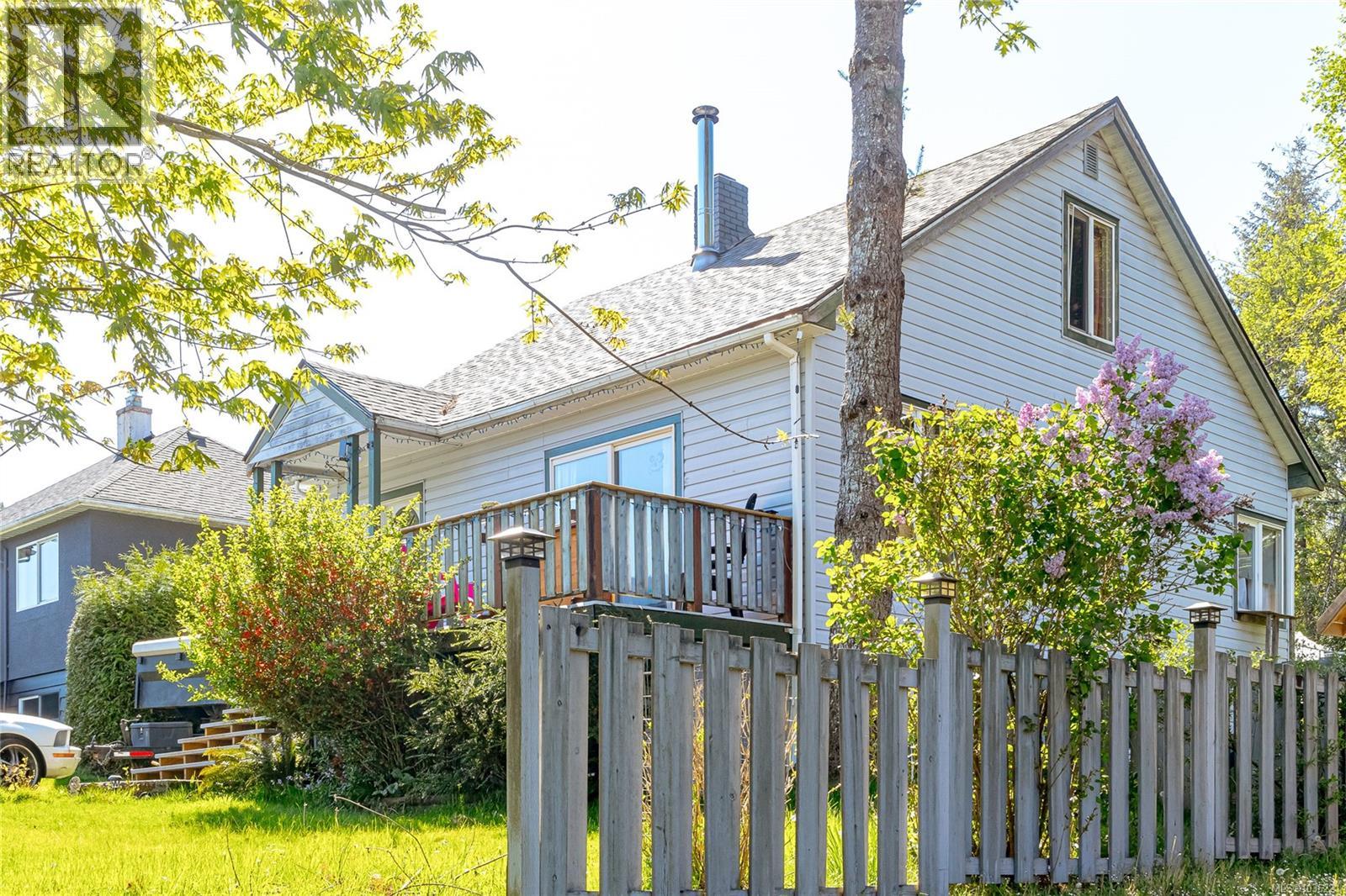 44 Arbutus St W - 2