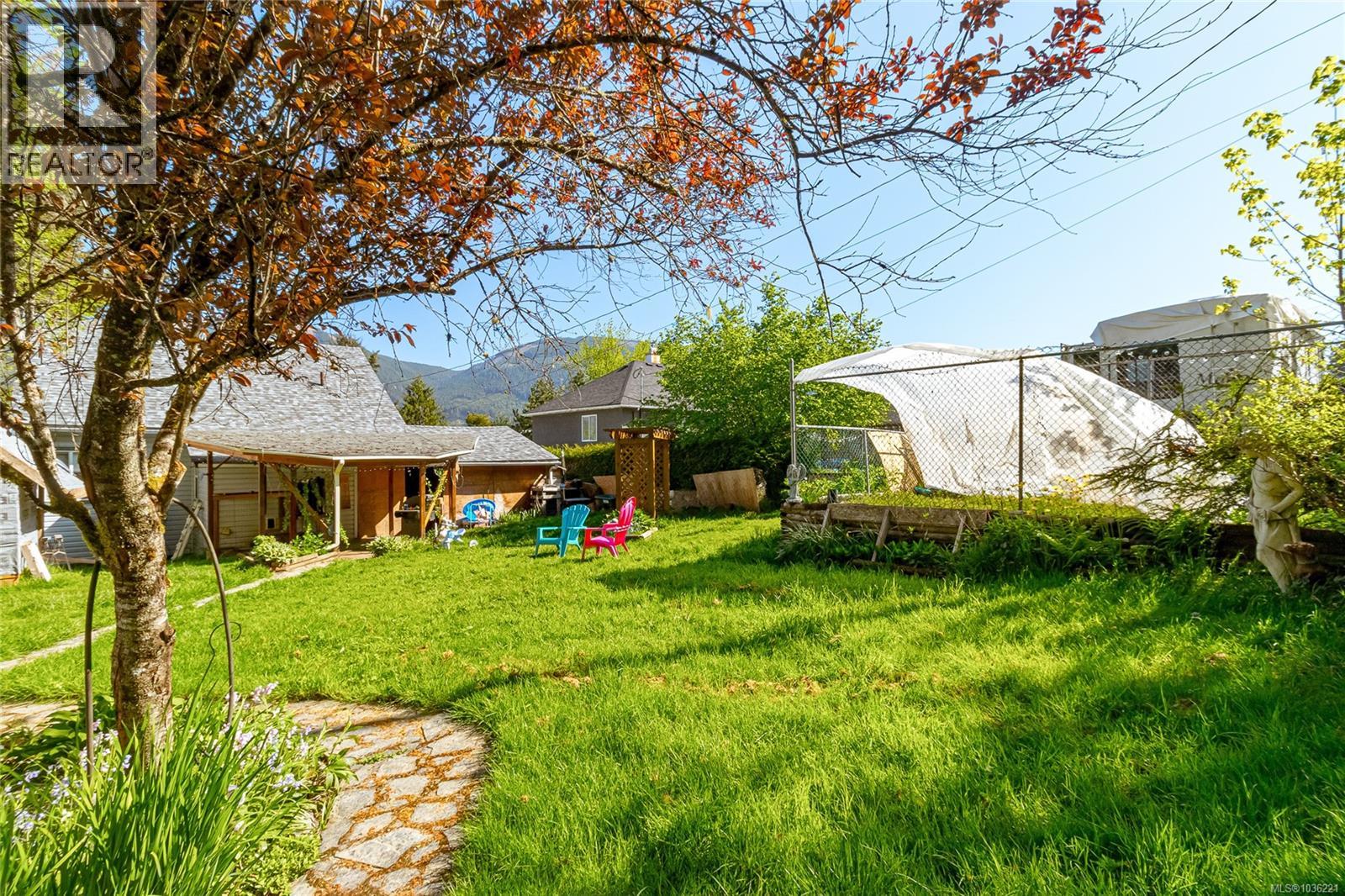 44 Arbutus St W - 32