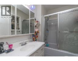 44 Arbutus St W, Lake Cowichan, BC V0R2G0 Photo 19