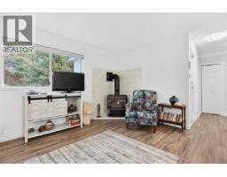 Living room - 8 2200 Manor Dr, Comox, BC V9M1C5 Photo 7