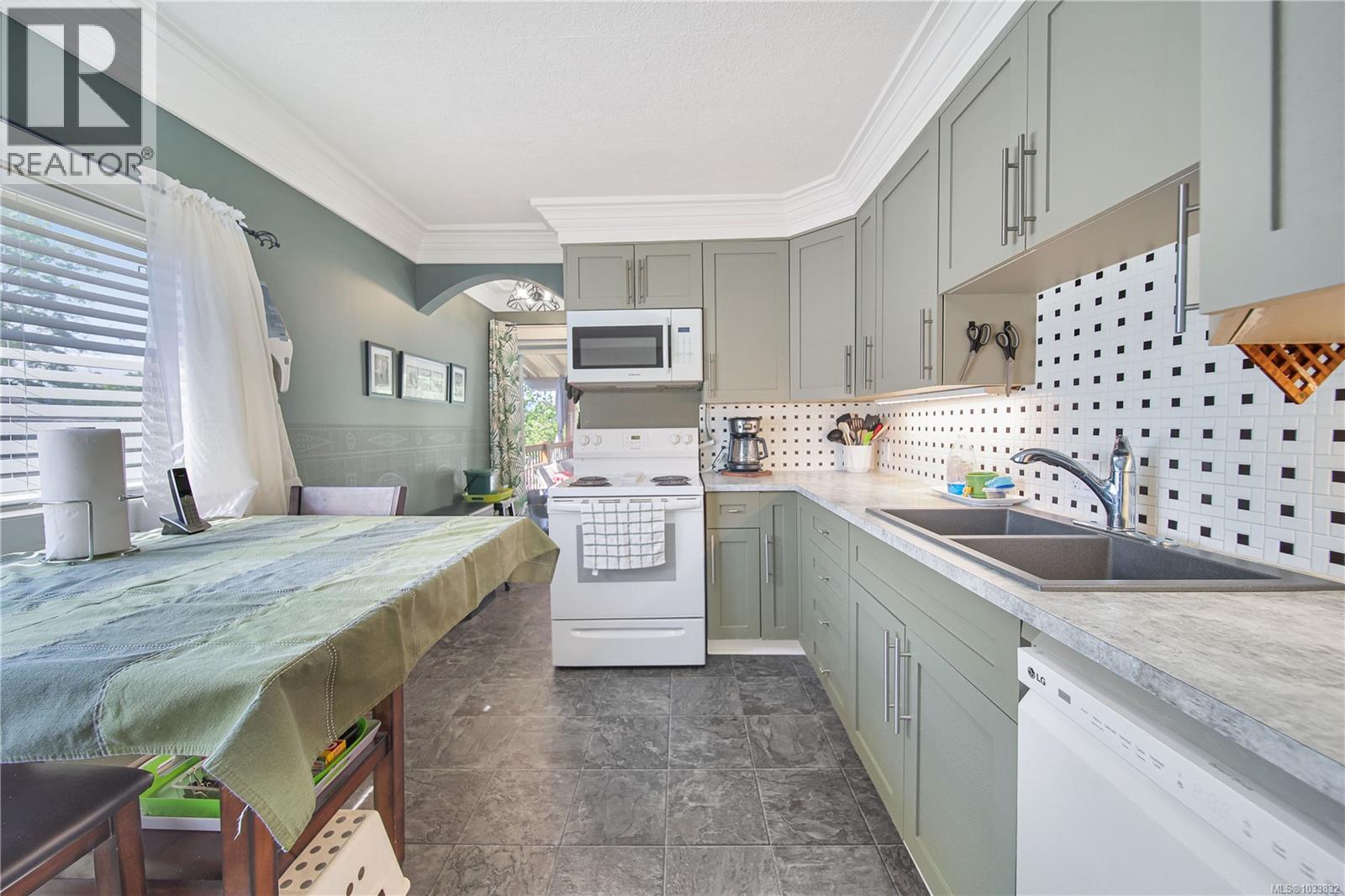 4964 Leslie Ave - 10