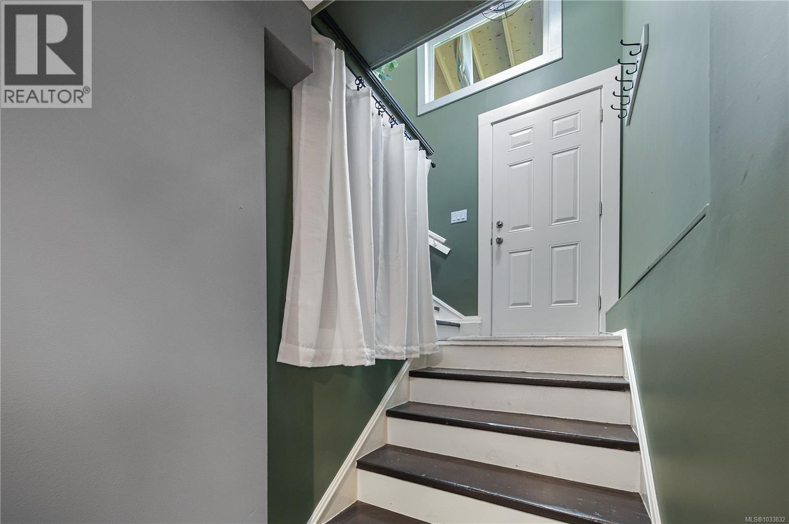 4964 Leslie Ave - 18