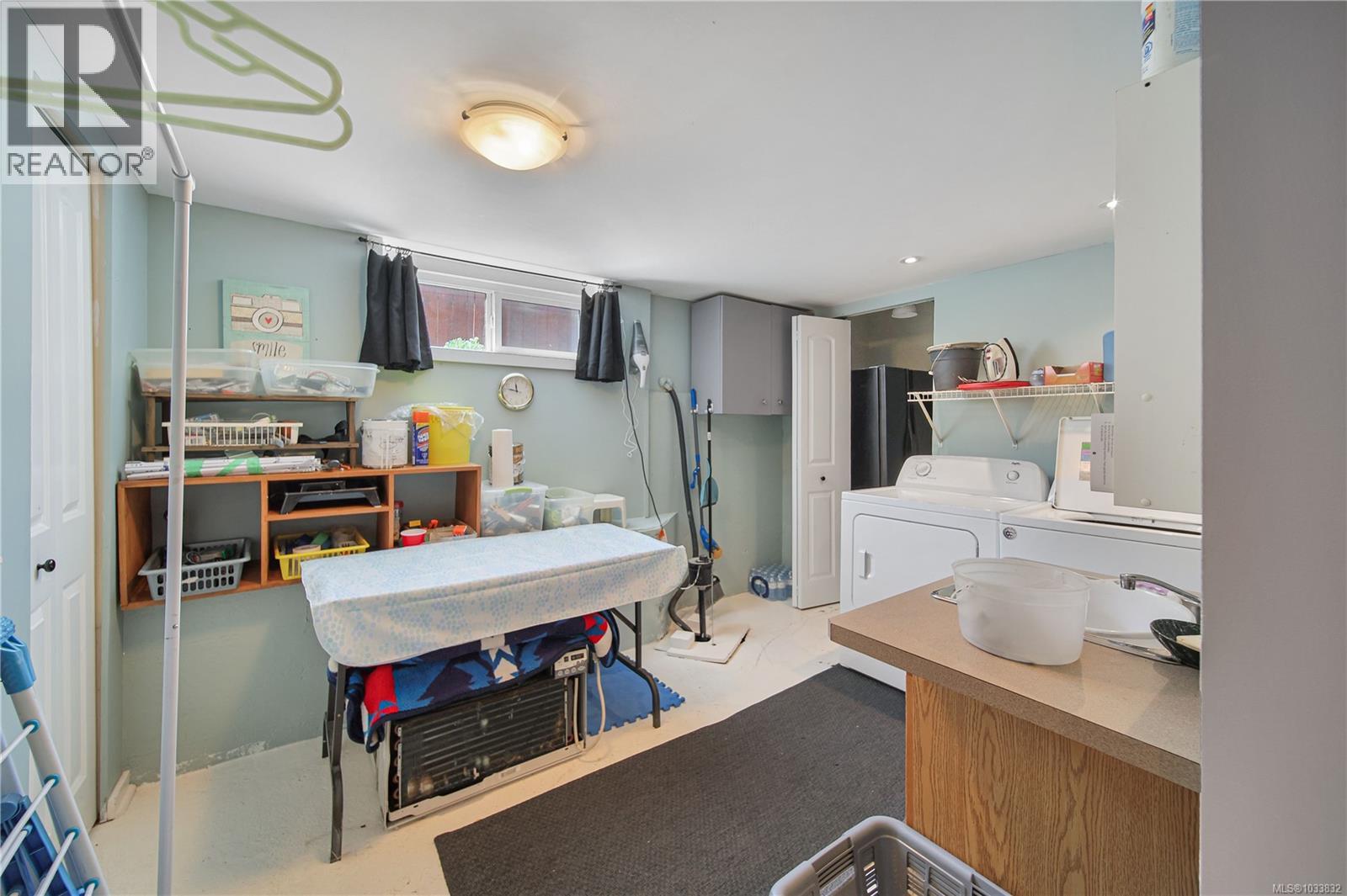 4964 Leslie Ave - 19