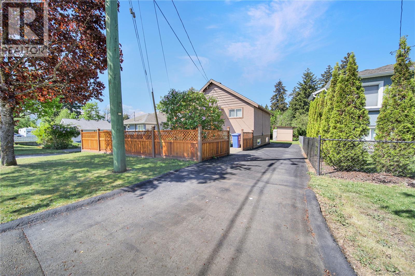 4964 Leslie Ave - 2