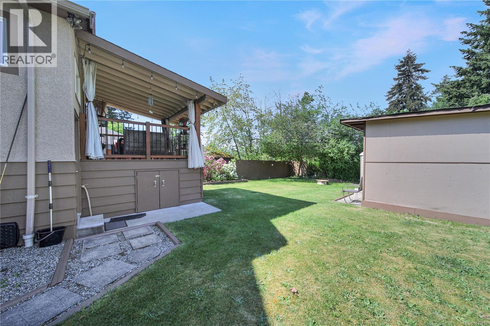 4964 Leslie Ave - 23