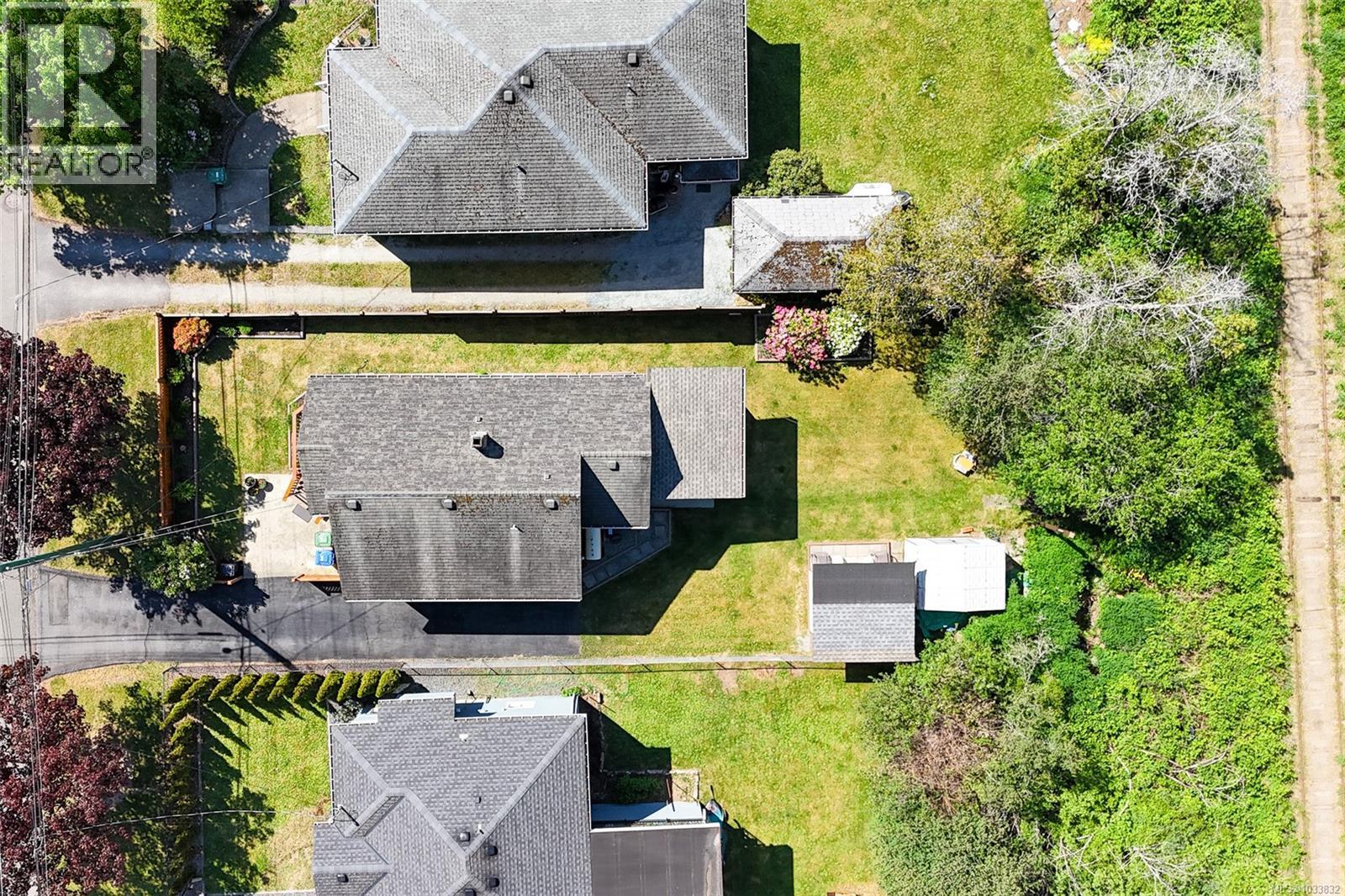 4964 Leslie Ave - 3