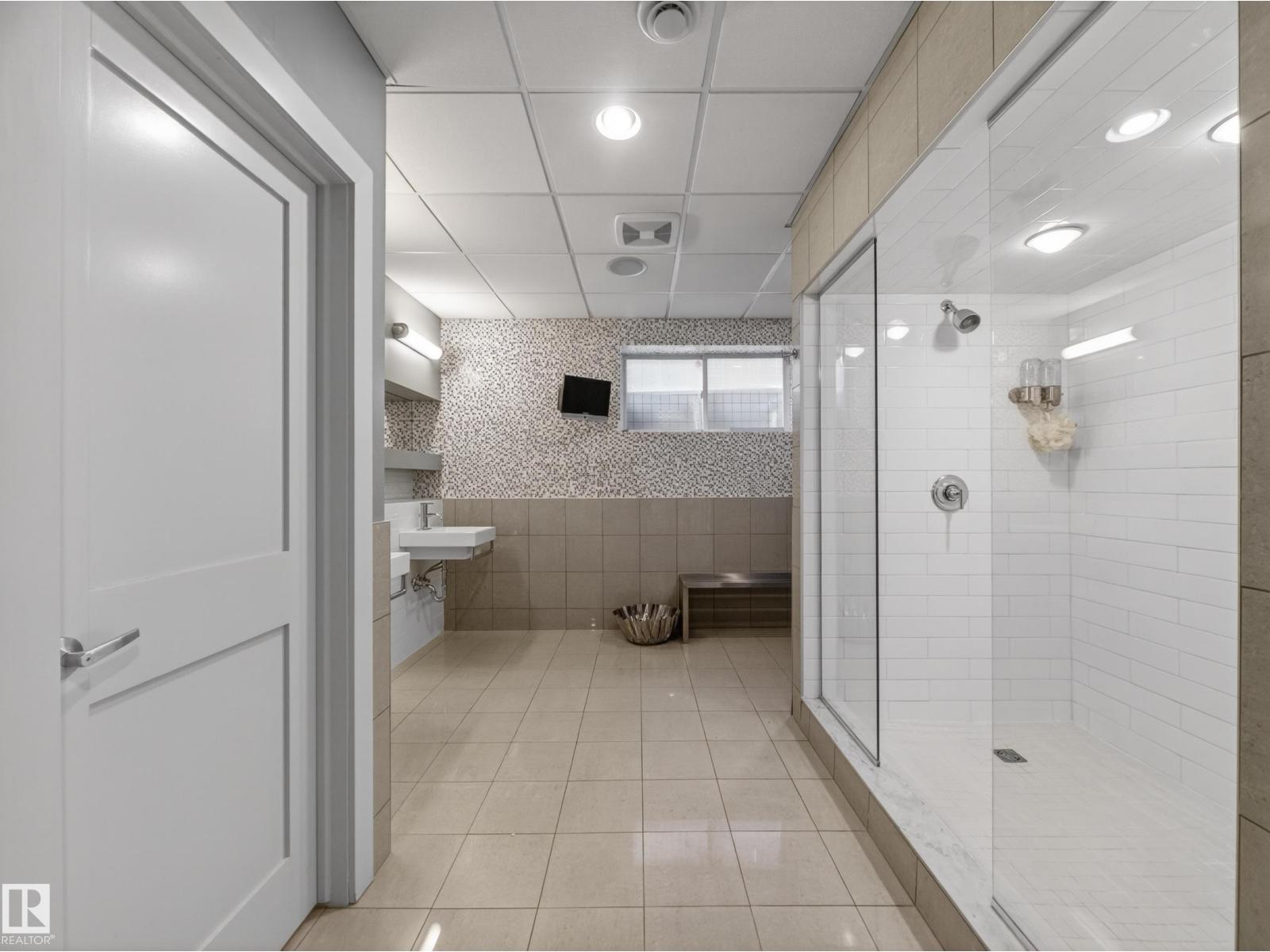 10650 66 AV NW - 55