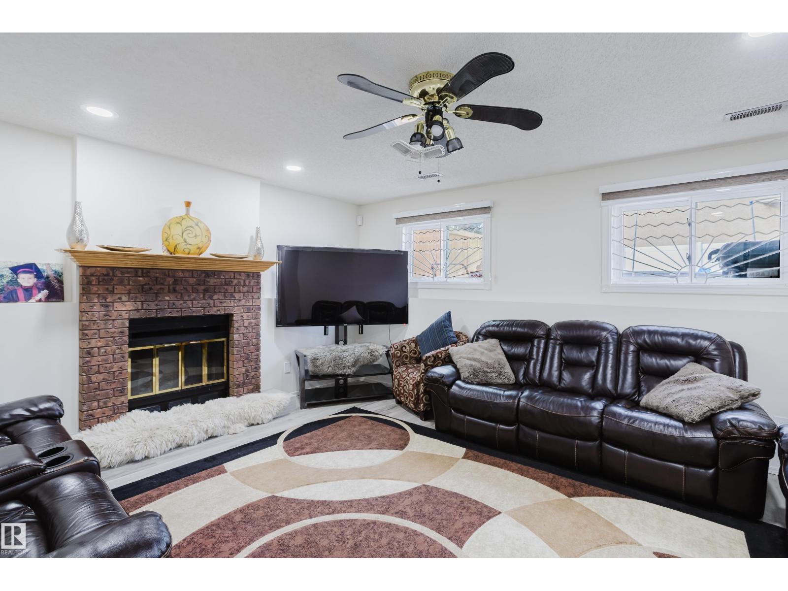 236 LAGO LINDO CR NW, Edmonton