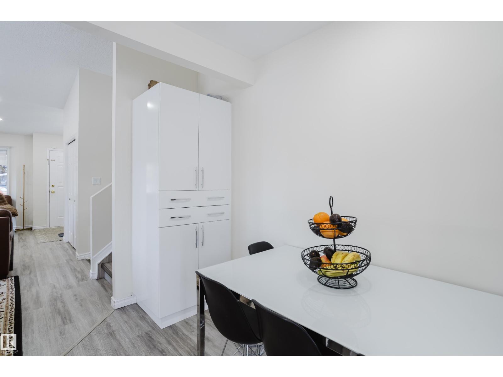 236 LAGO LINDO CR NW, Edmonton