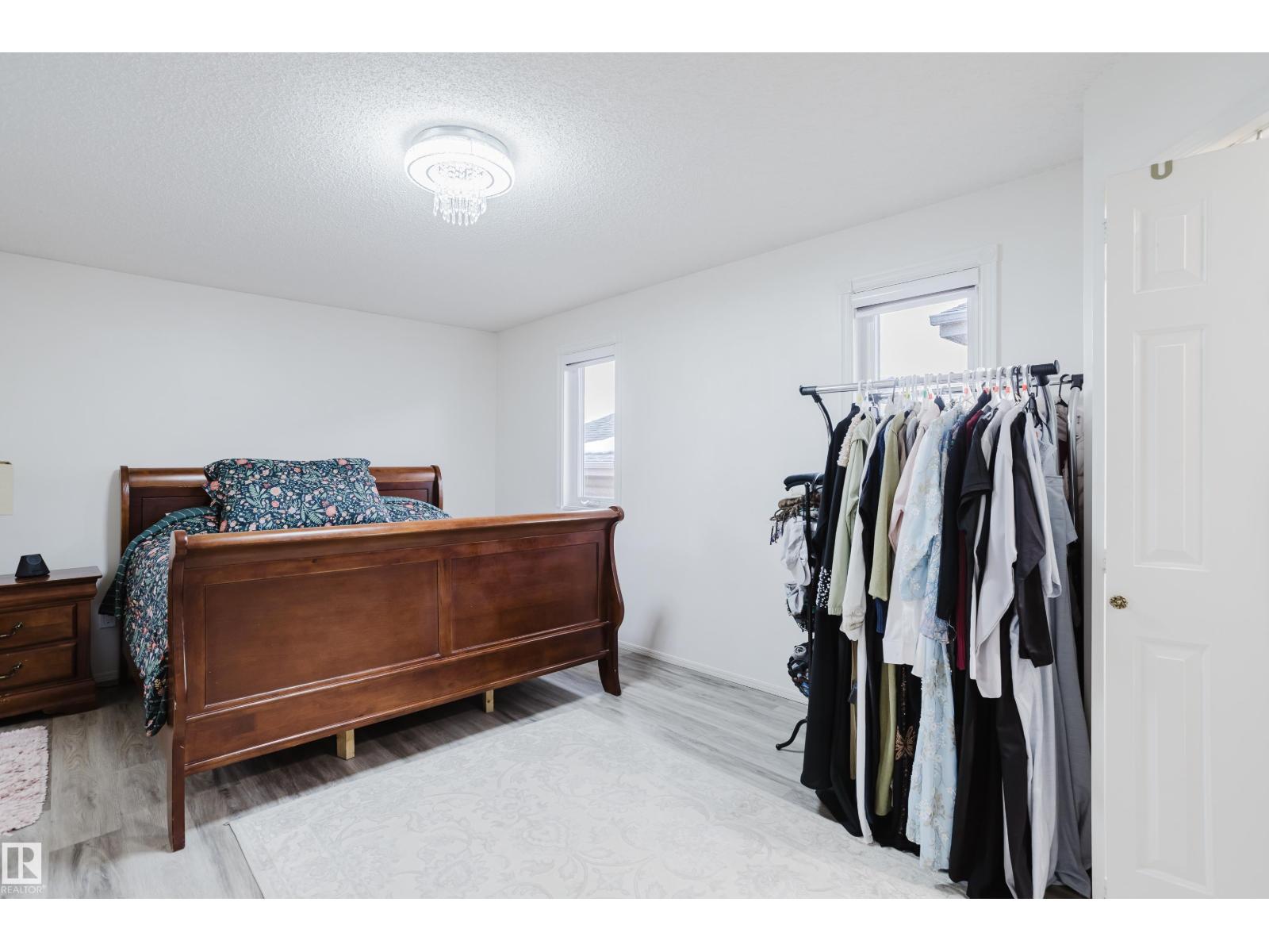 236 LAGO LINDO CR NW, Edmonton