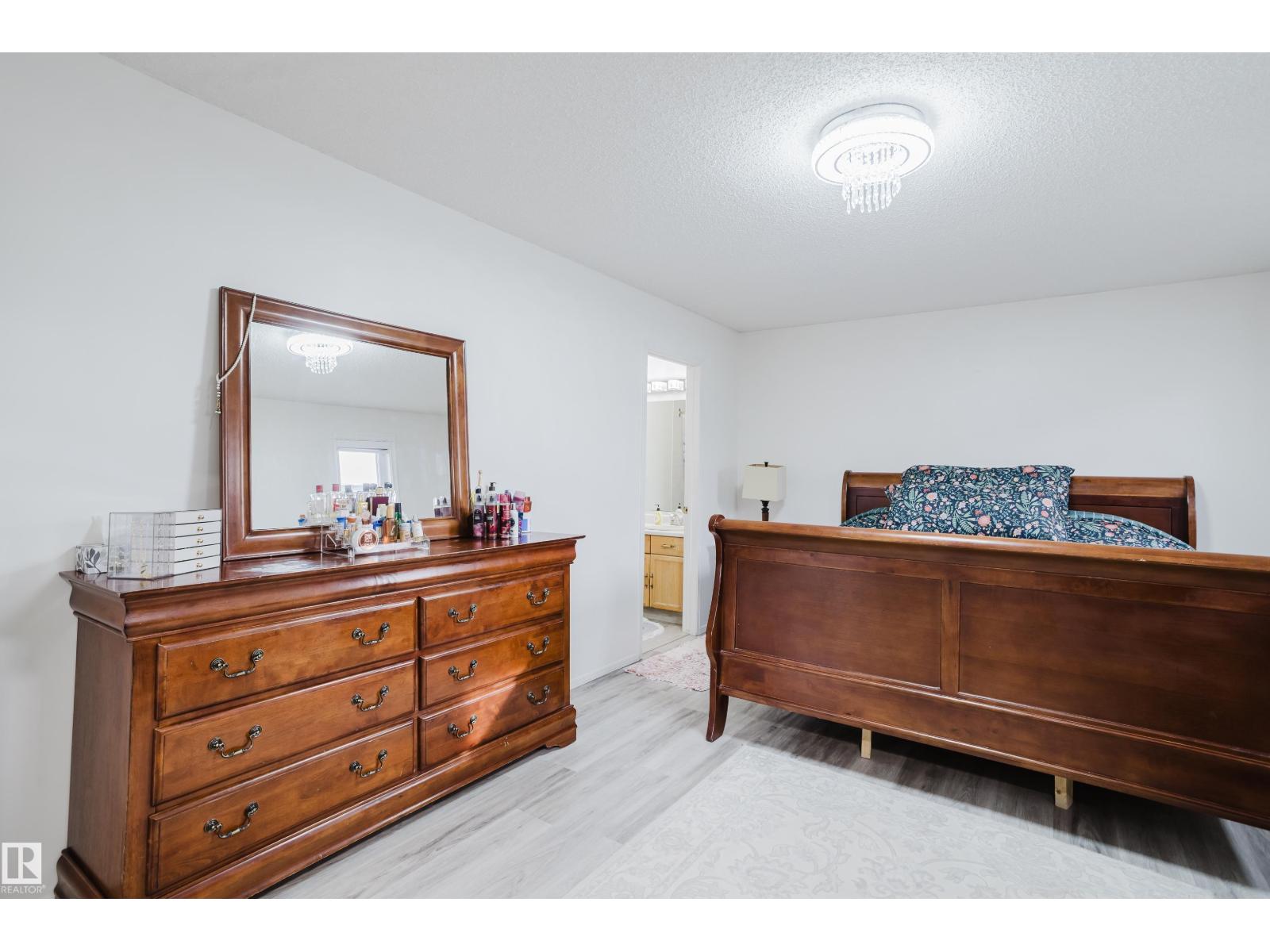 236 LAGO LINDO CR NW, Edmonton