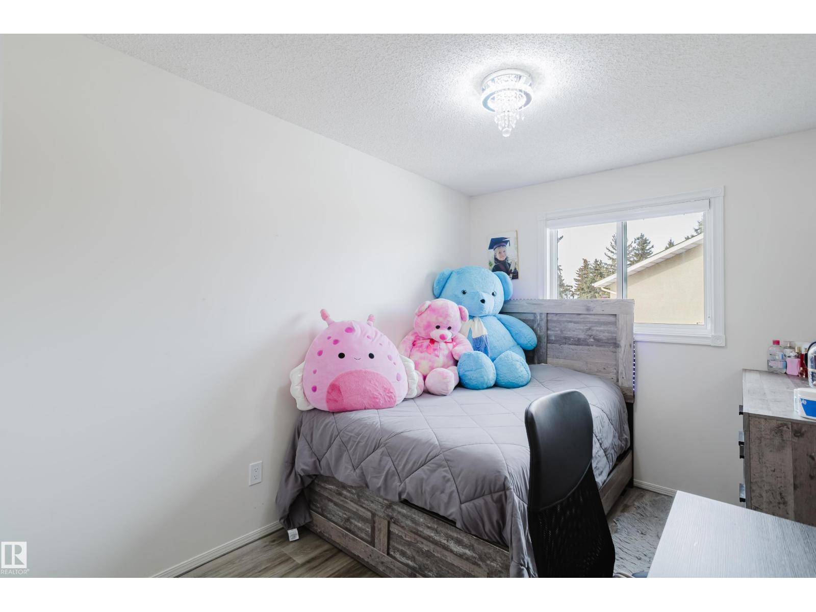 236 LAGO LINDO CR NW, Edmonton