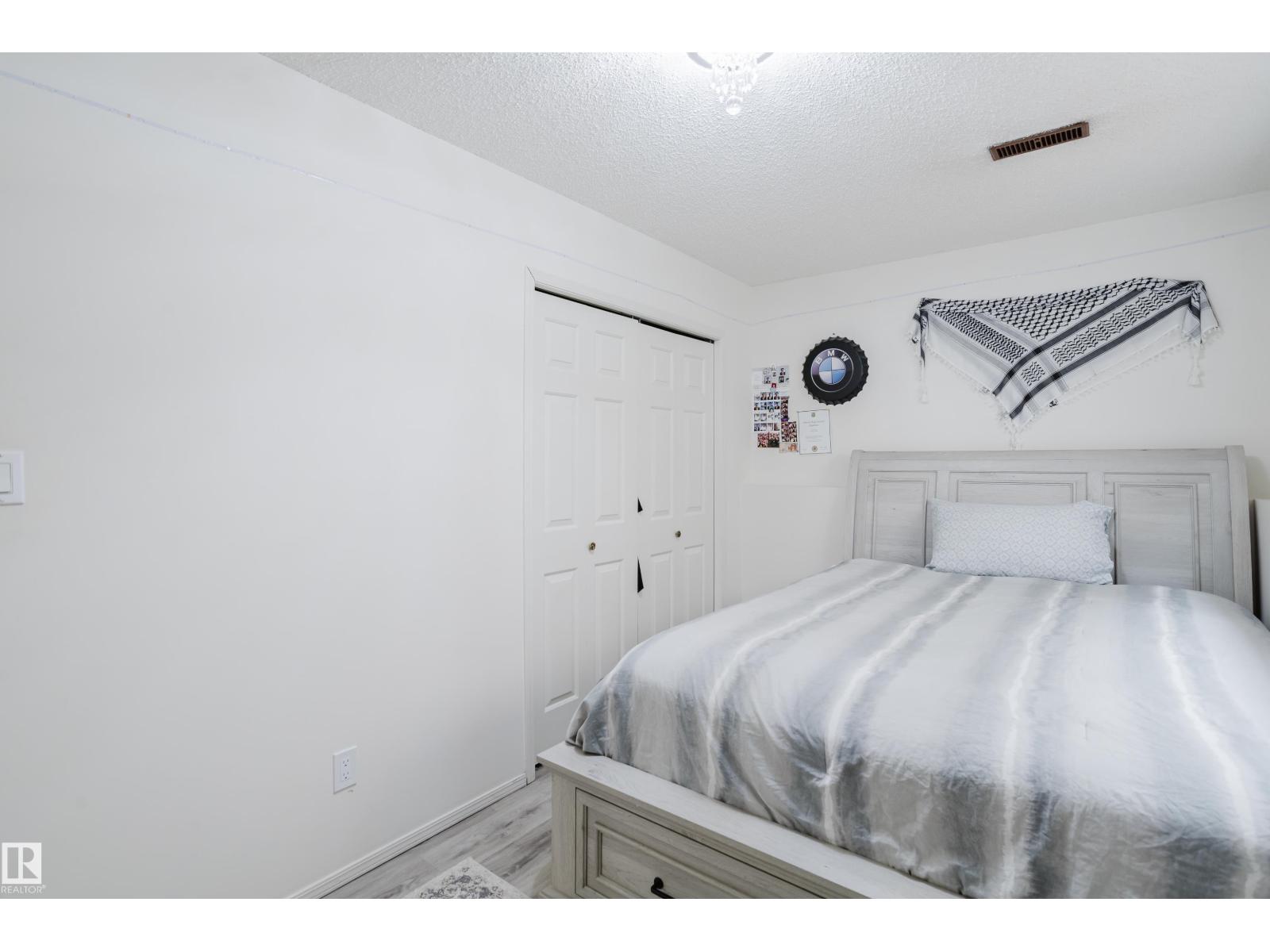 236 LAGO LINDO CR NW, Edmonton