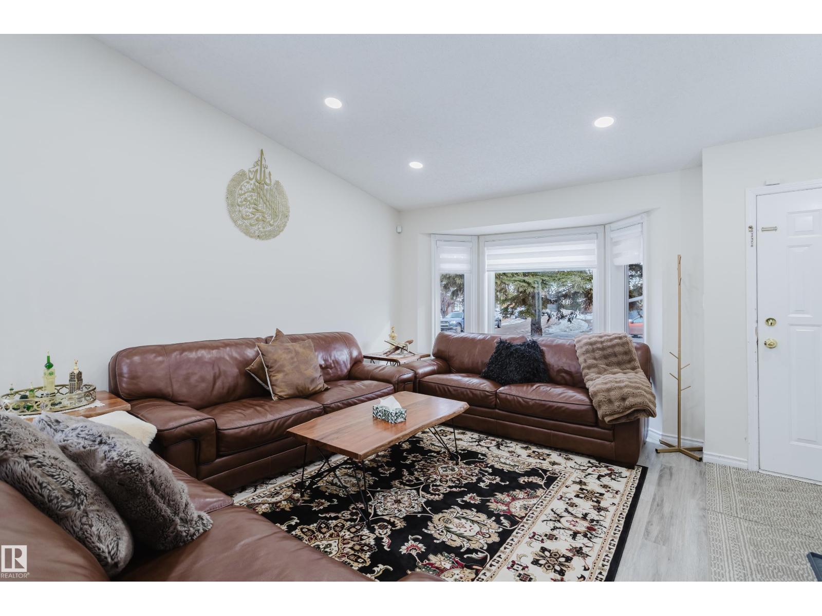 236 LAGO LINDO CR NW, Edmonton