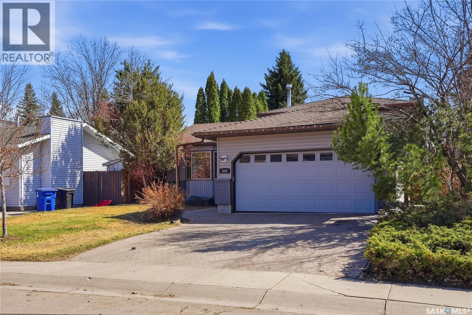 606 Hogg CRESCENT - Image 2