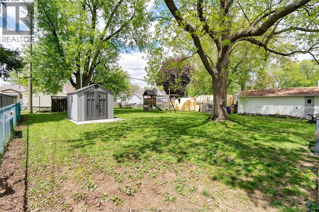 3666 GIRARDOT STREET, Windsor, Ontario, N9C1W5 — Photo 4