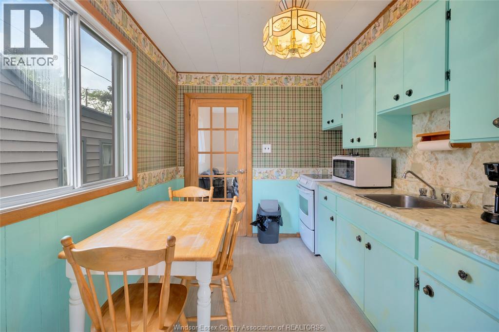 3666 GIRARDOT STREET, Windsor, Ontario, N9C1W5 — Photo 6