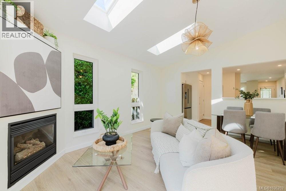  1737 Amphion Street, Victoria
