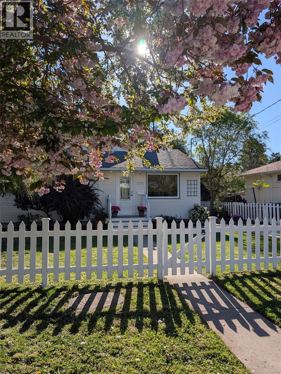  1737 Amphion Street, Victoria