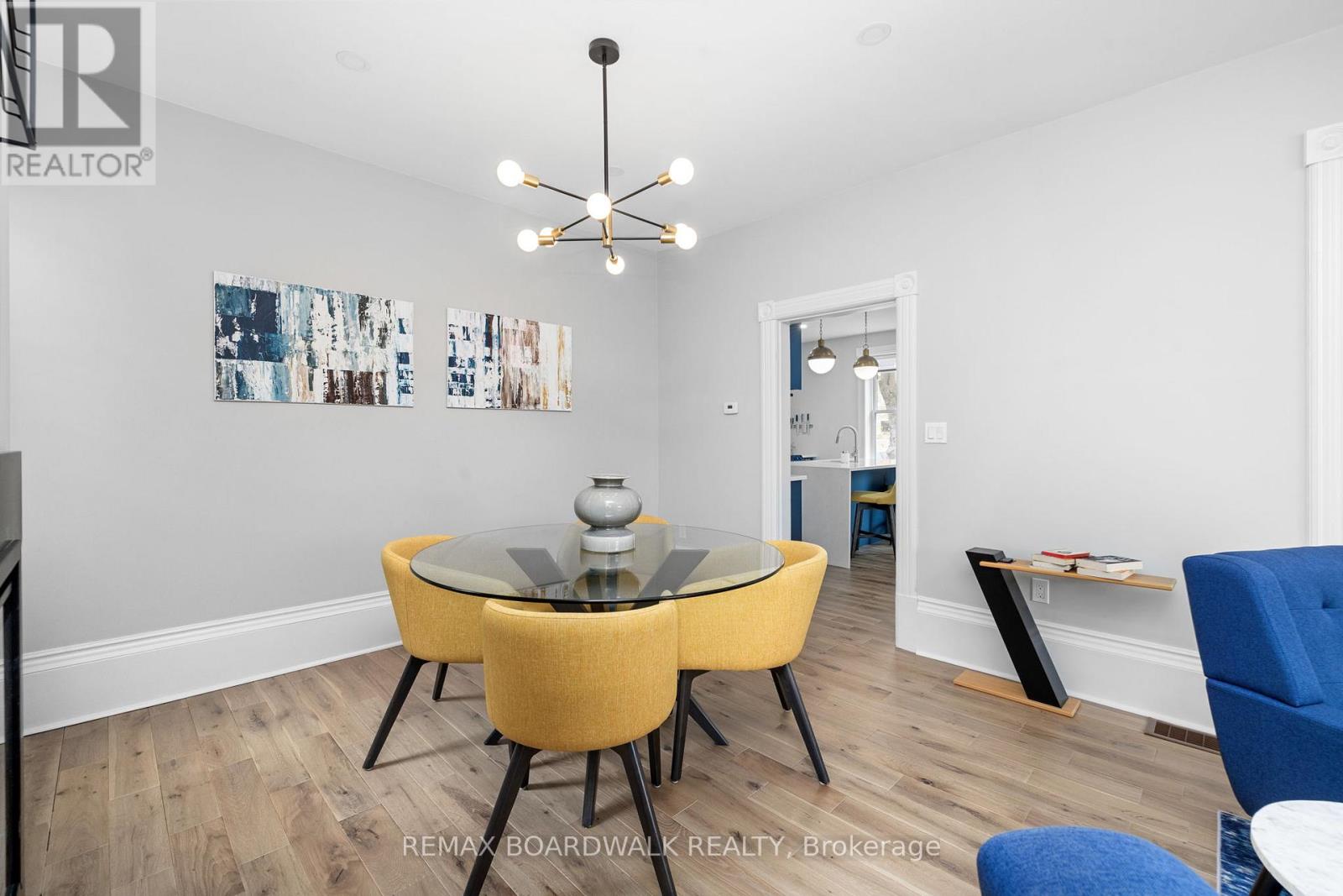 45 DRUMMOND STREET W - 11