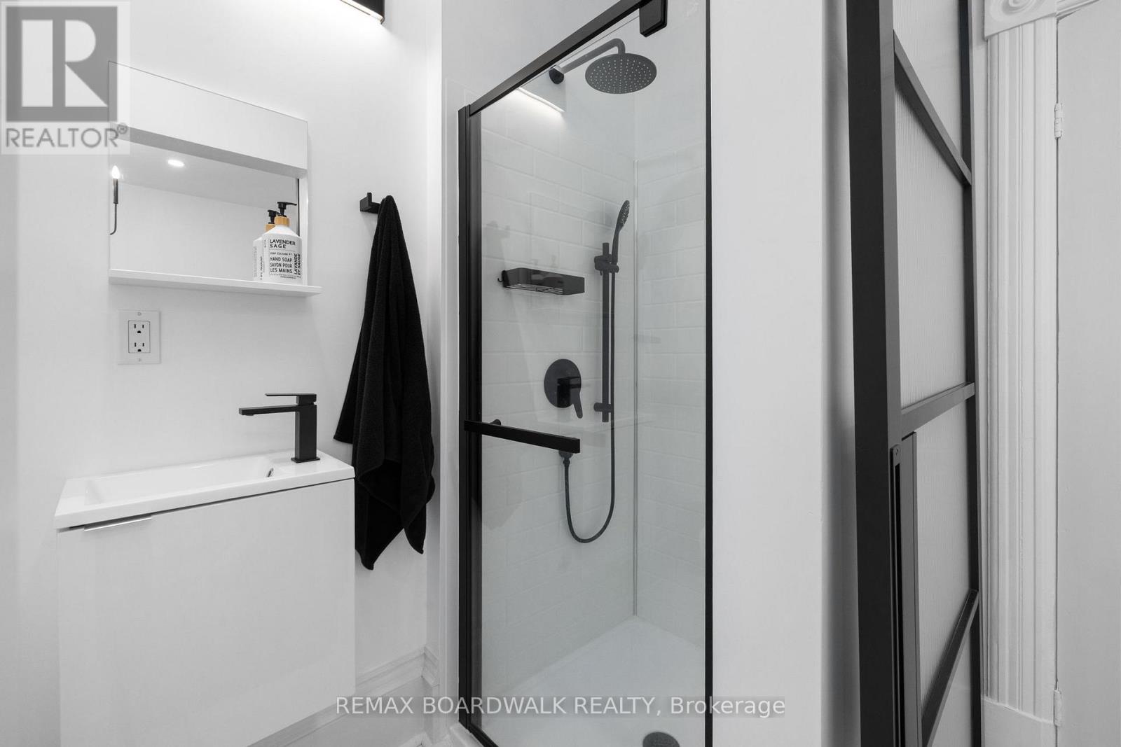 45 DRUMMOND STREET W - 23