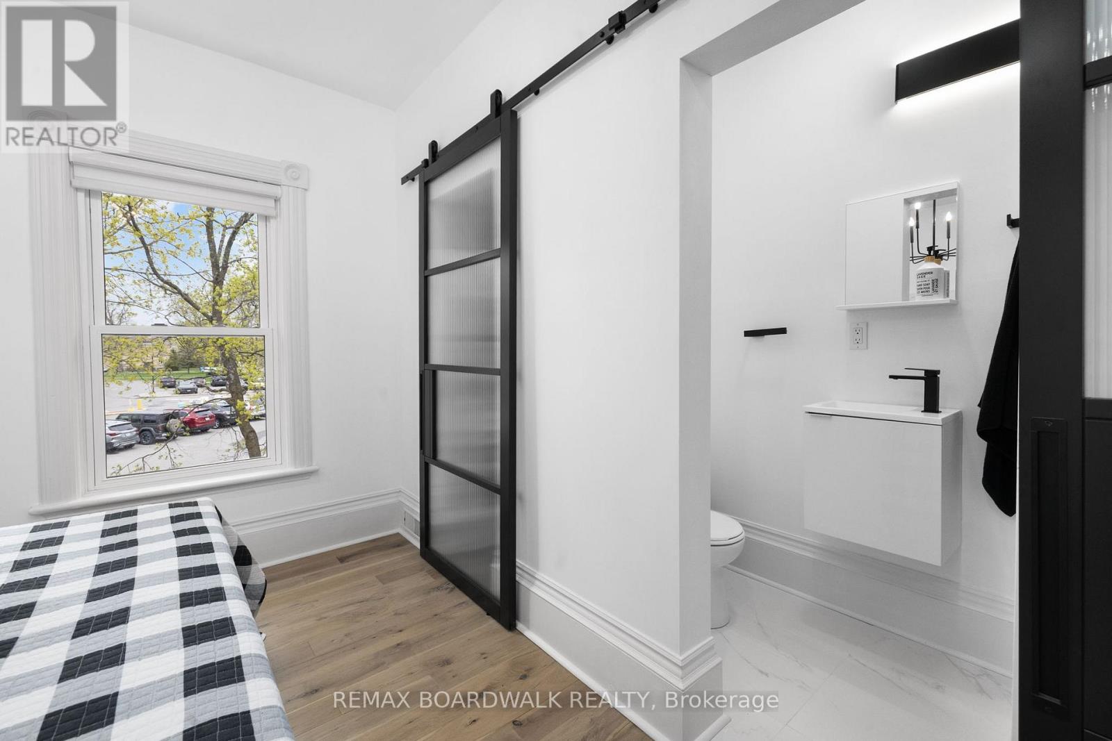 45 DRUMMOND STREET W - 22