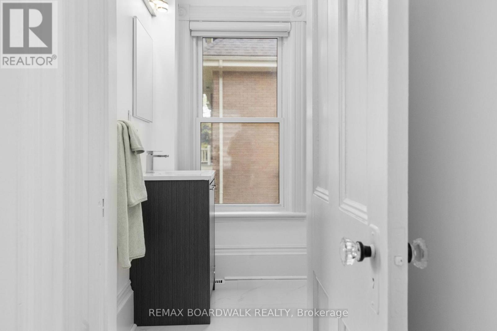 45 DRUMMOND STREET W - 26