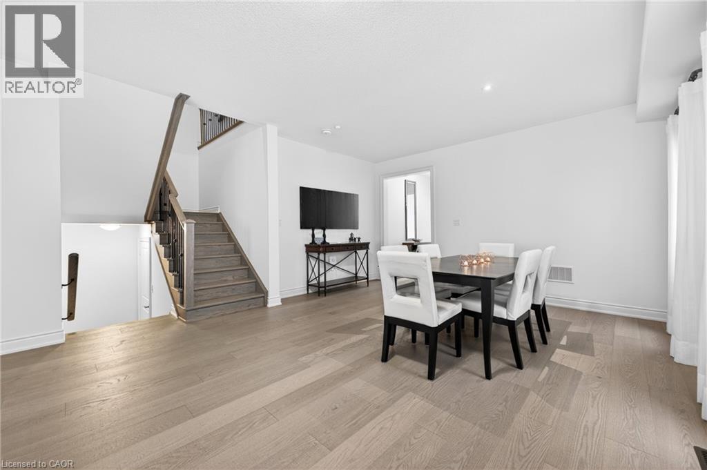 20 ZIMMERMAN Garden, Waterdown, Ontario, L8B1Y9 — Photo 2