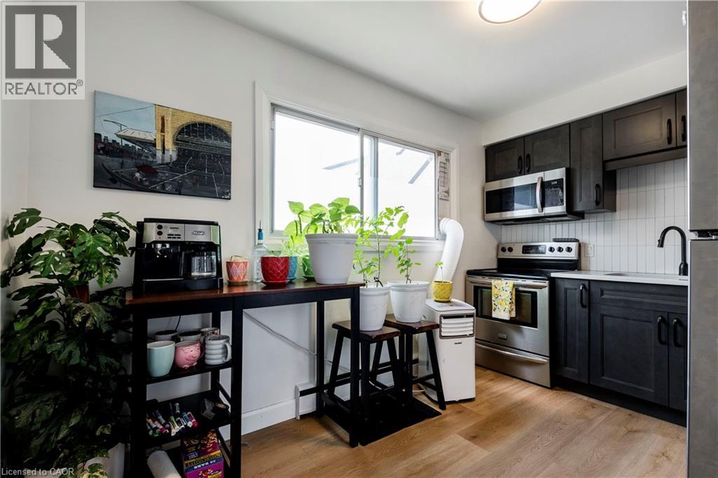 43 SIXTH Avenue - 9