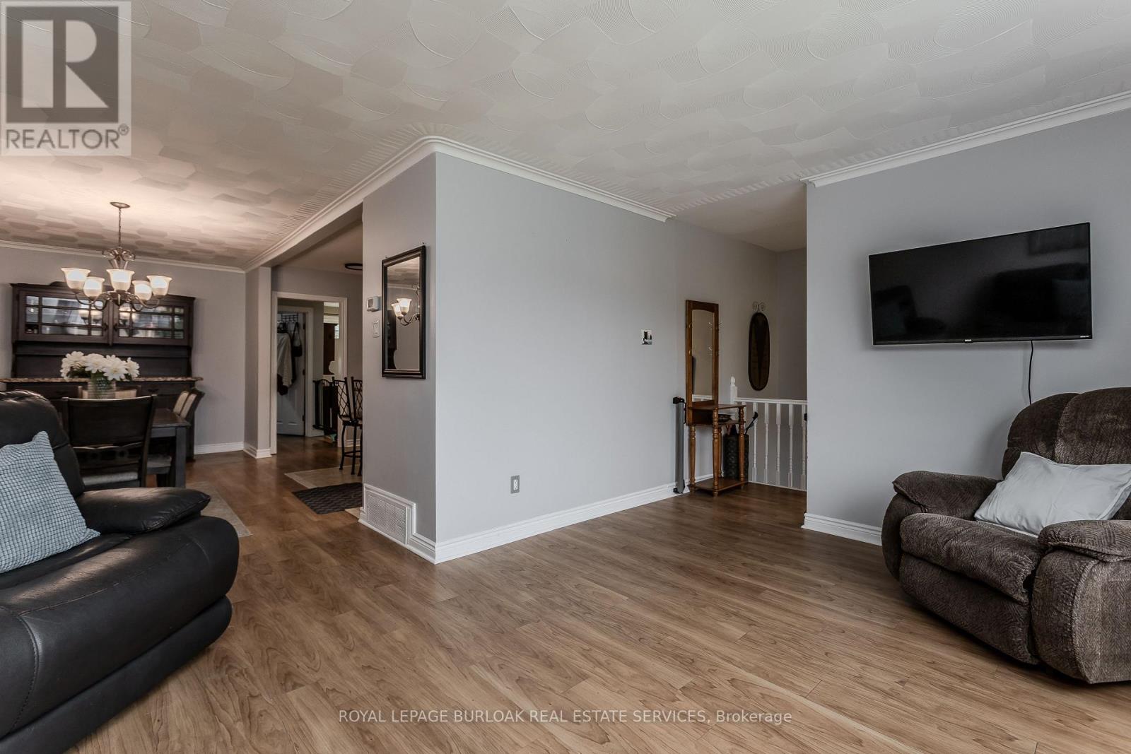 283 VILMA DRIVE - 10