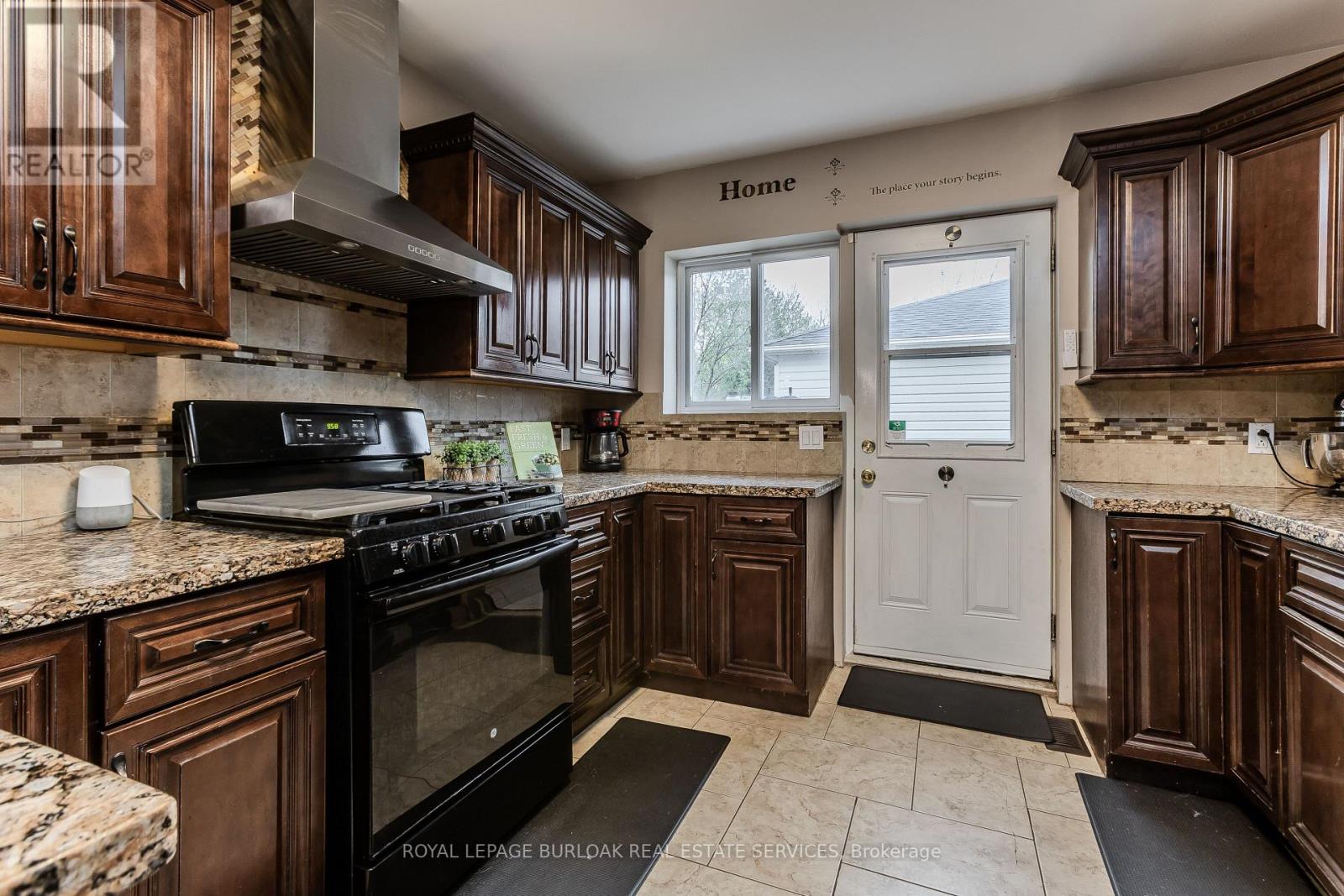 283 VILMA DRIVE - 17