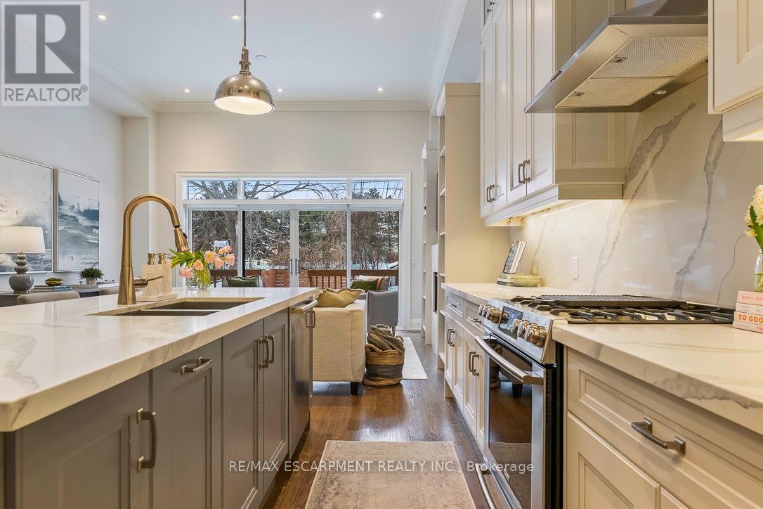 56 LABURNHAM AVENUE - 12