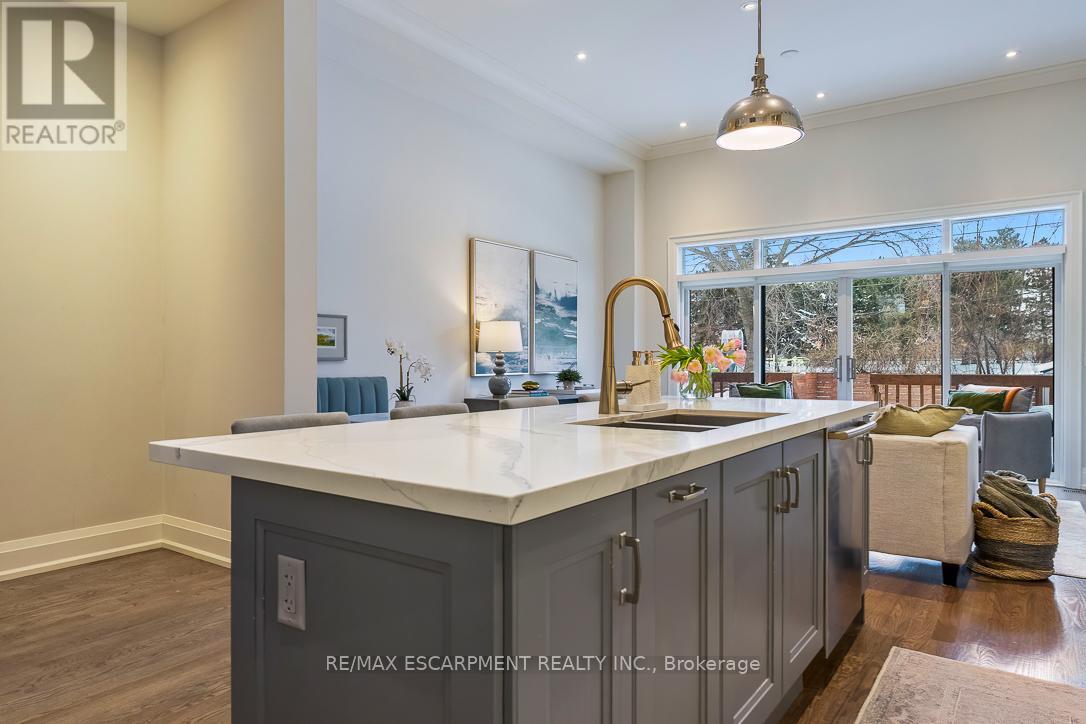 56 LABURNHAM AVENUE - 13