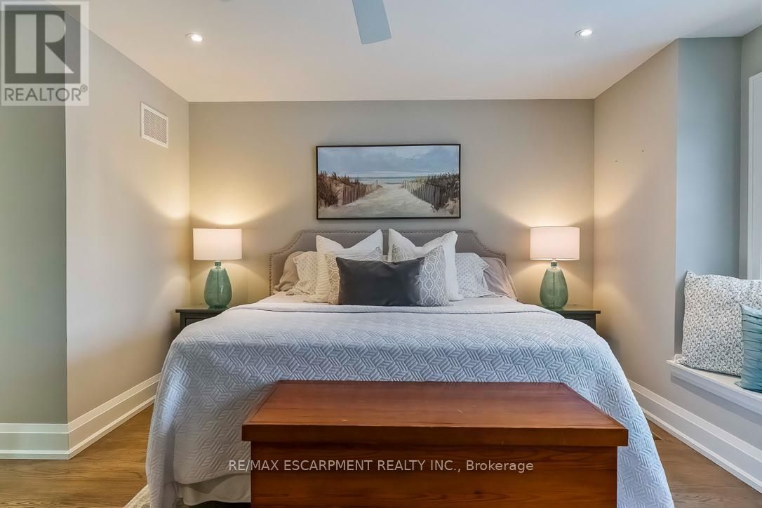 56 LABURNHAM AVENUE - 21