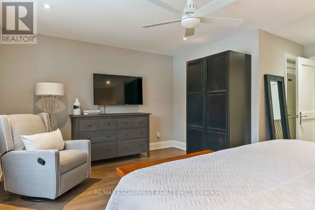 56 LABURNHAM AVENUE - 23
