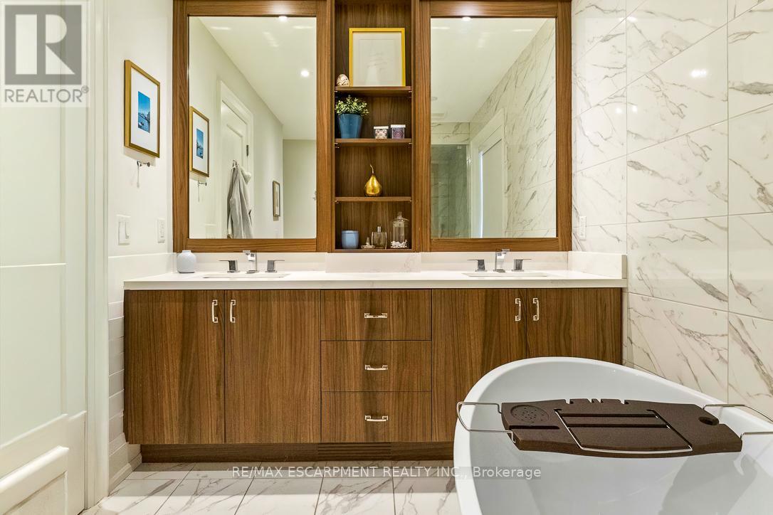 56 LABURNHAM AVENUE - 24