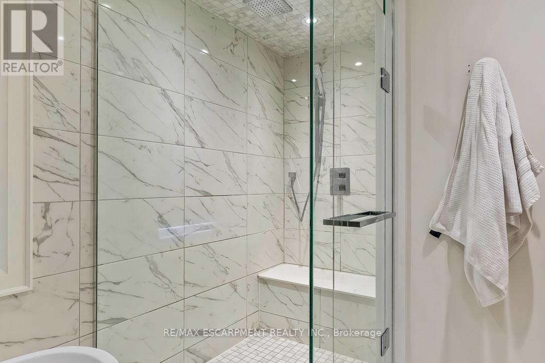 56 LABURNHAM AVENUE - 26