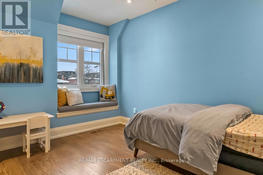 56 LABURNHAM AVENUE - 27